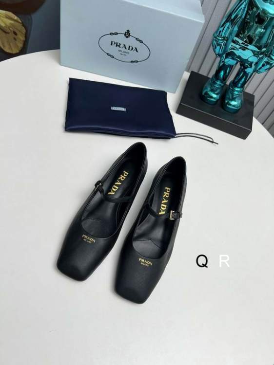 Picture of Prada Shoes _SKUPradasz35-40RR120419010
